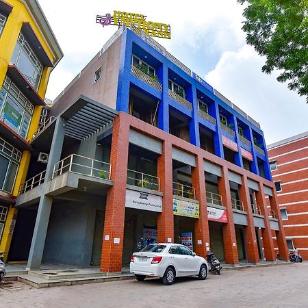 Fabhotel Symphony Grand Ahmedabad Esterno foto