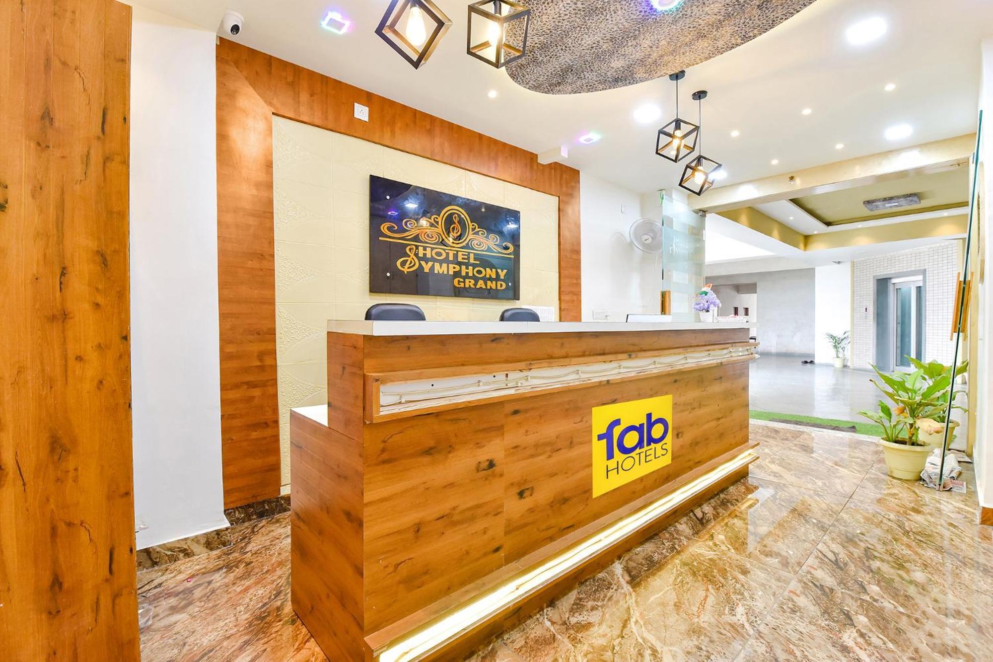 Fabhotel Symphony Grand Ahmedabad Esterno foto