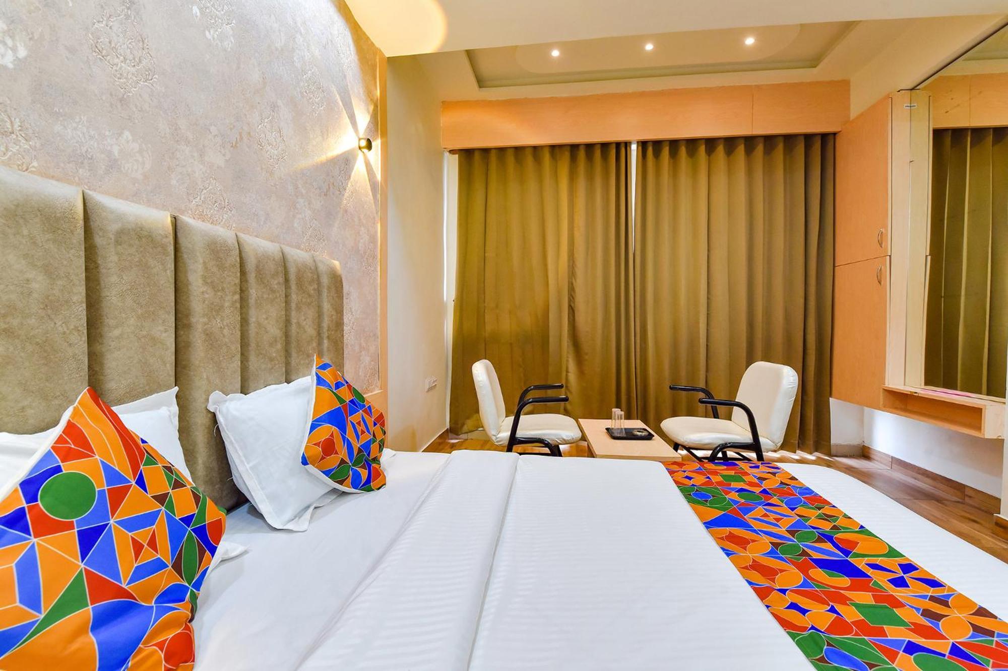 Fabhotel Symphony Grand Ahmedabad Esterno foto