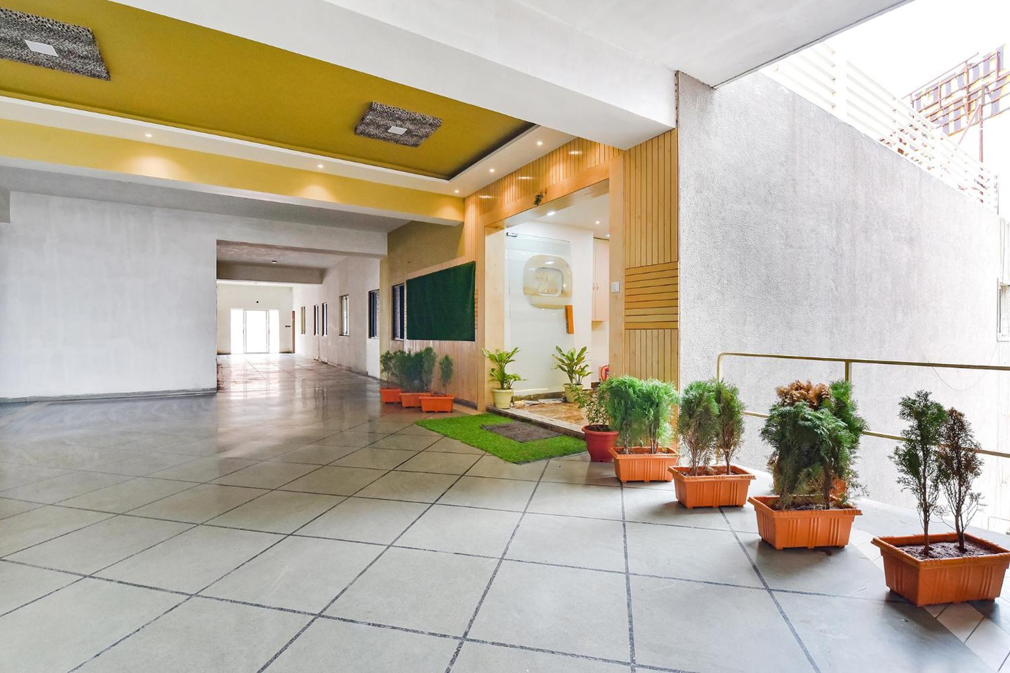 Fabhotel Symphony Grand Ahmedabad Esterno foto