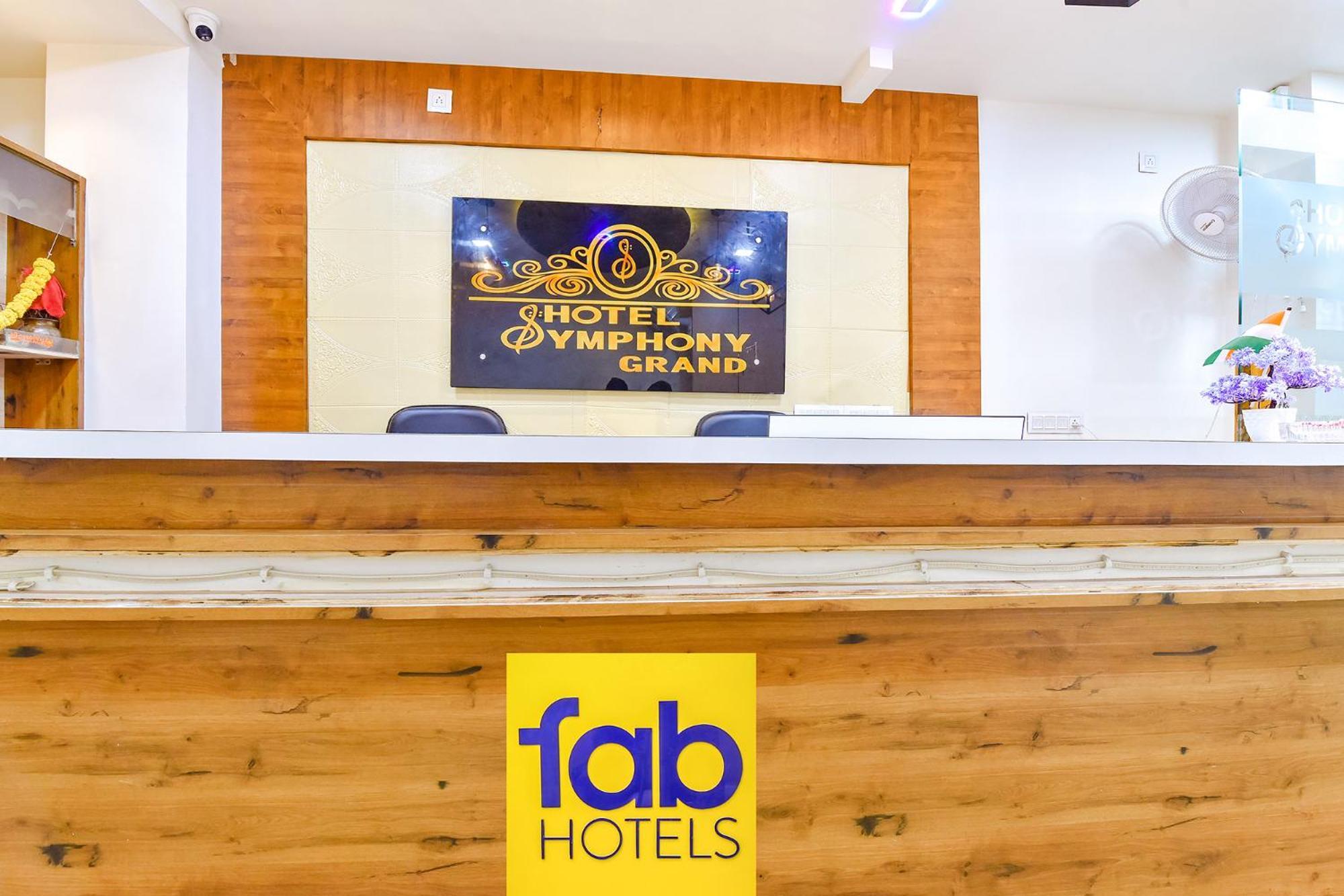 Fabhotel Symphony Grand Ahmedabad Esterno foto