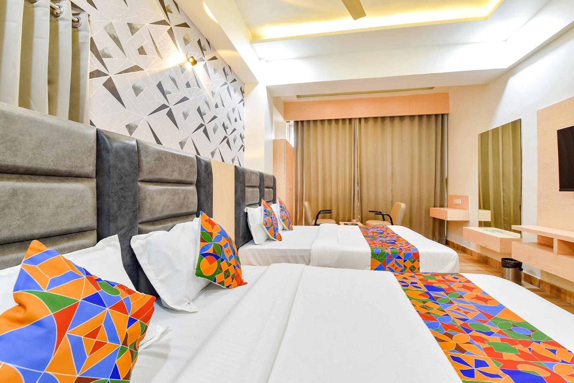 Fabhotel Symphony Grand Ahmedabad Esterno foto