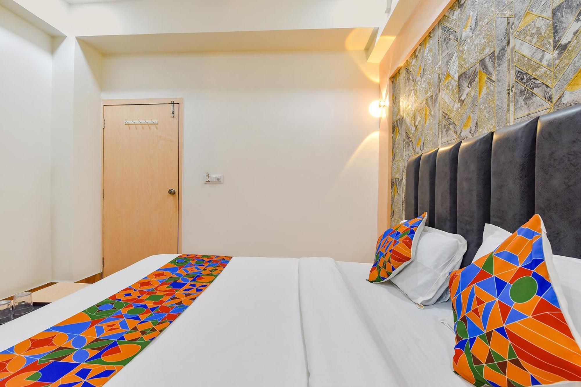 Fabhotel Symphony Grand Ahmedabad Esterno foto
