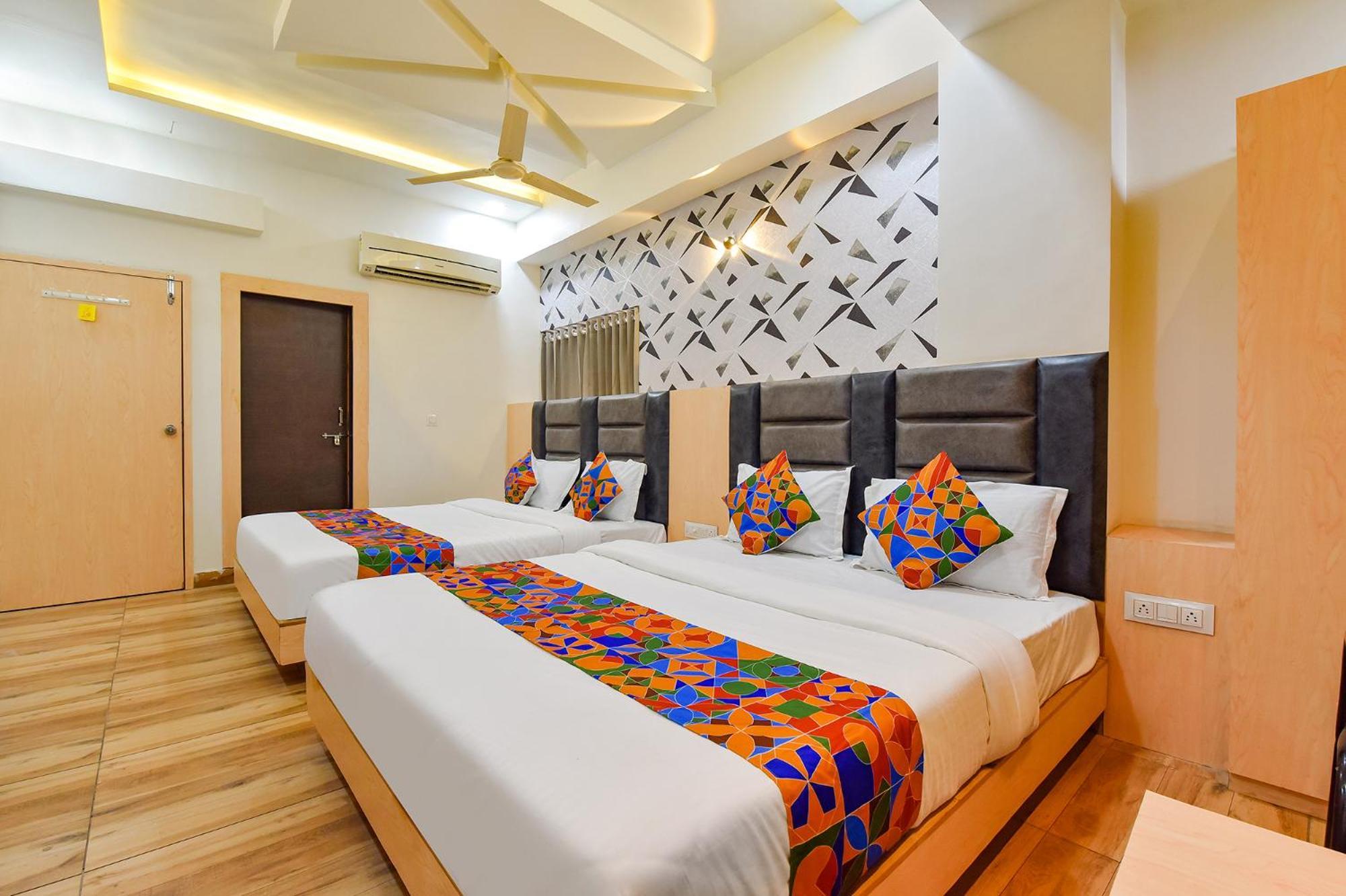 Fabhotel Symphony Grand Ahmedabad Esterno foto